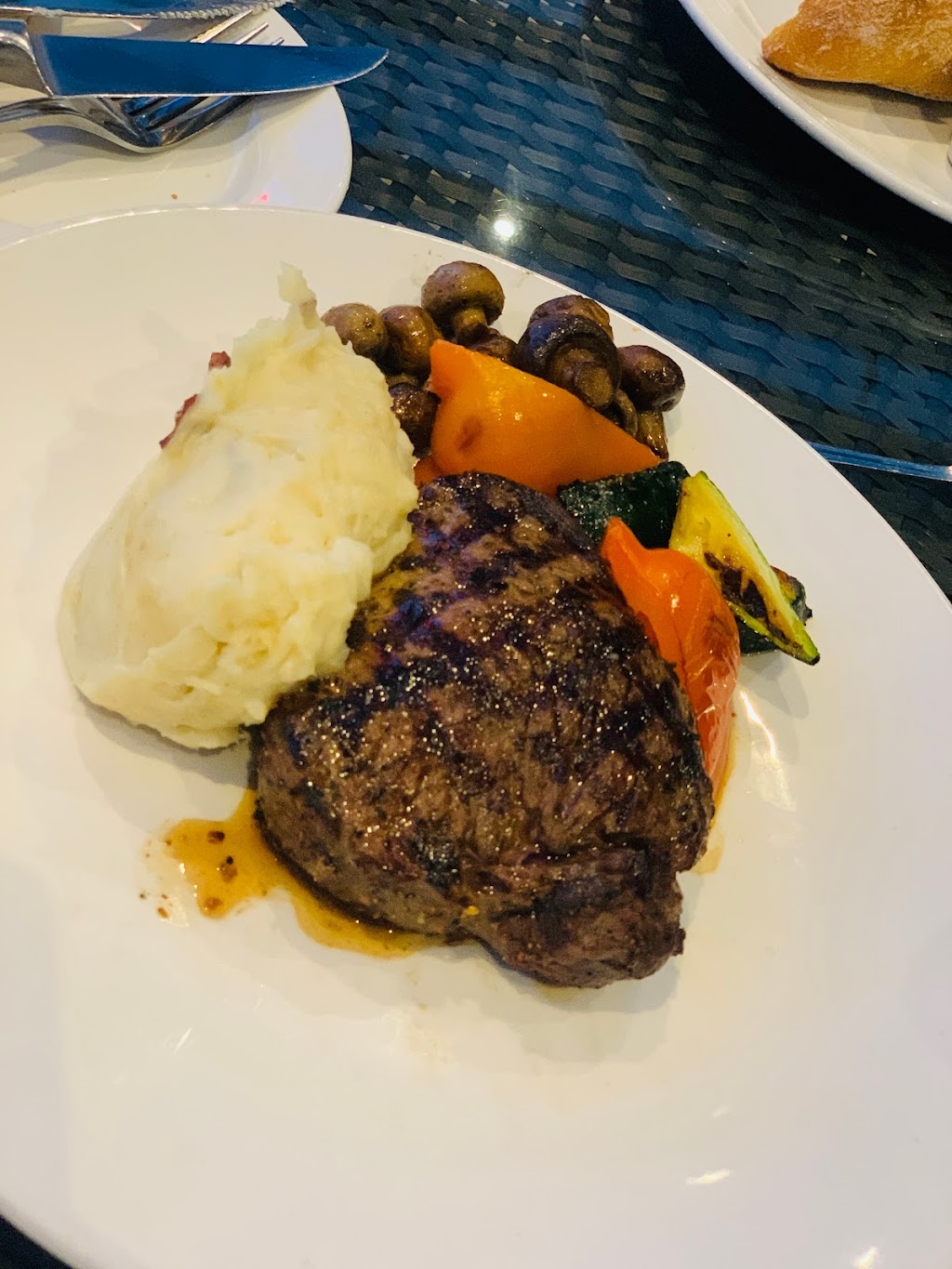The Keg Steakhouse + Bar - Park Royal | 731 Main St Unit 110, West Vancouver, BC V7T 0A5, Canada | Phone: (604) 922-1387