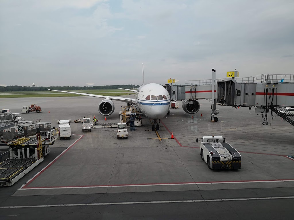 Salon Odyssée Desjardins | Montréal-Pierre Elliott Trudeau International Airport, 783 Blvd. Stuart-Graham N, Dorval, QC H4Y 1E7, Canada | Phone: (514) 633-5130