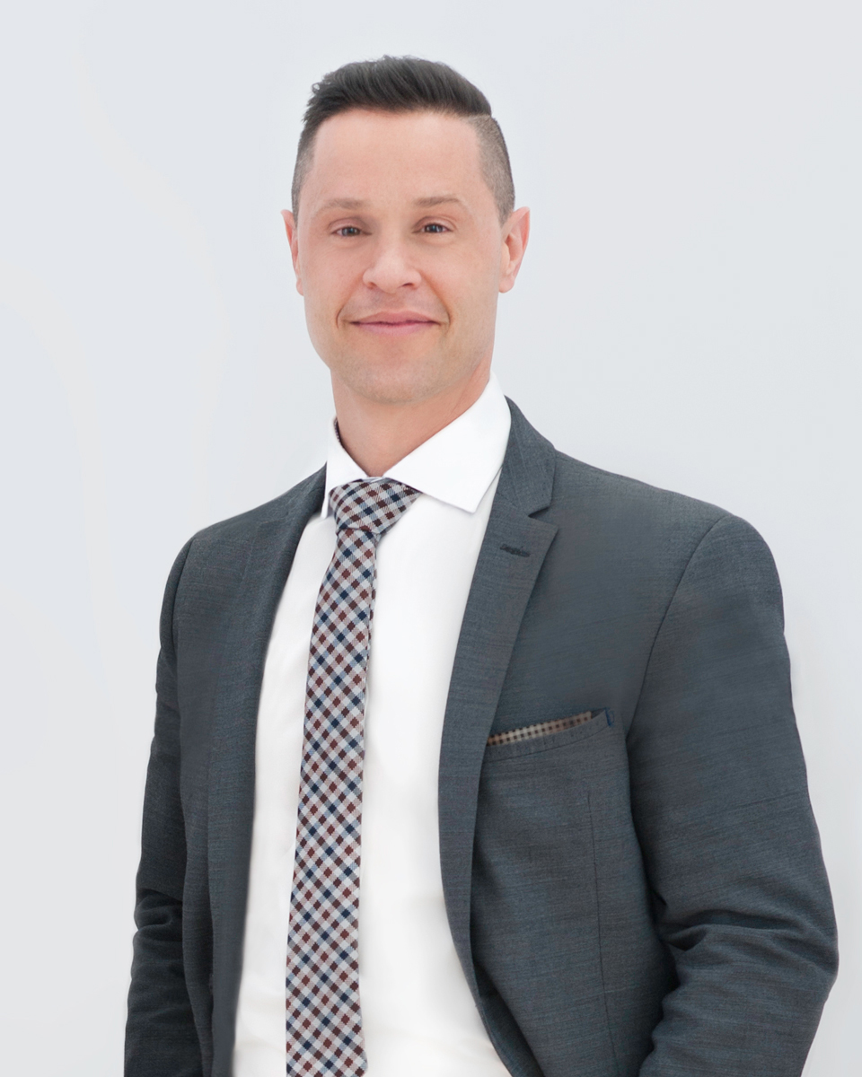 Iconic Realty | 232 Woodbridge Ave, Woodbridge, ON L4L 2S8, Canada | Phone: (416) 623-7521