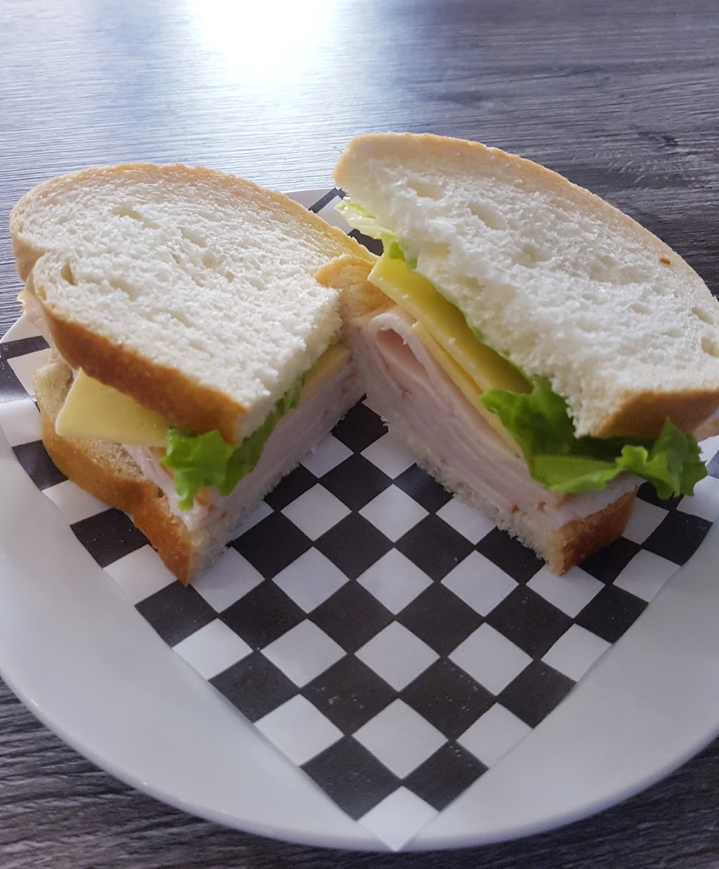 Whistle Stop Cafe | 102 Jarvis St, Fort Erie, ON L2A 4Z7, Canada | Phone: (905) 329-0322