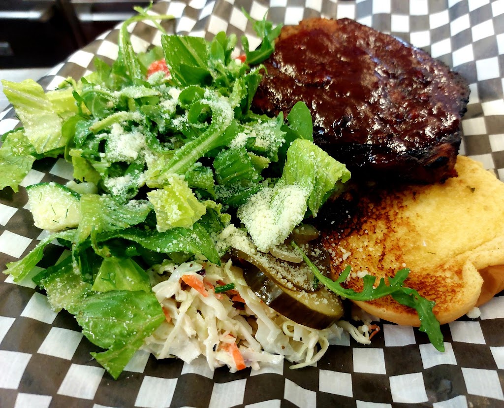 Sauble Dunes Restaurant | 11 Southampton Pkwy, Sauble Beach, ON N0H 2G0, Canada | Phone: (519) 422-0013