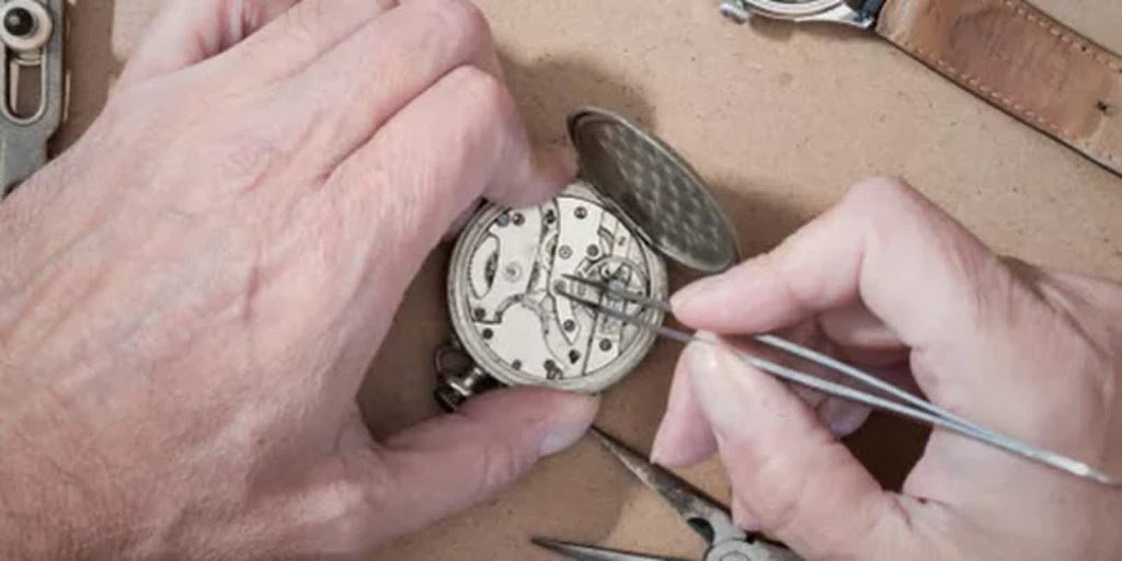 Moncton Watch and Clock Repair | 1201 Mountain Rd Unit 204, Moncton, NB E1C 2T4, Canada | Phone: (506) 866-6927