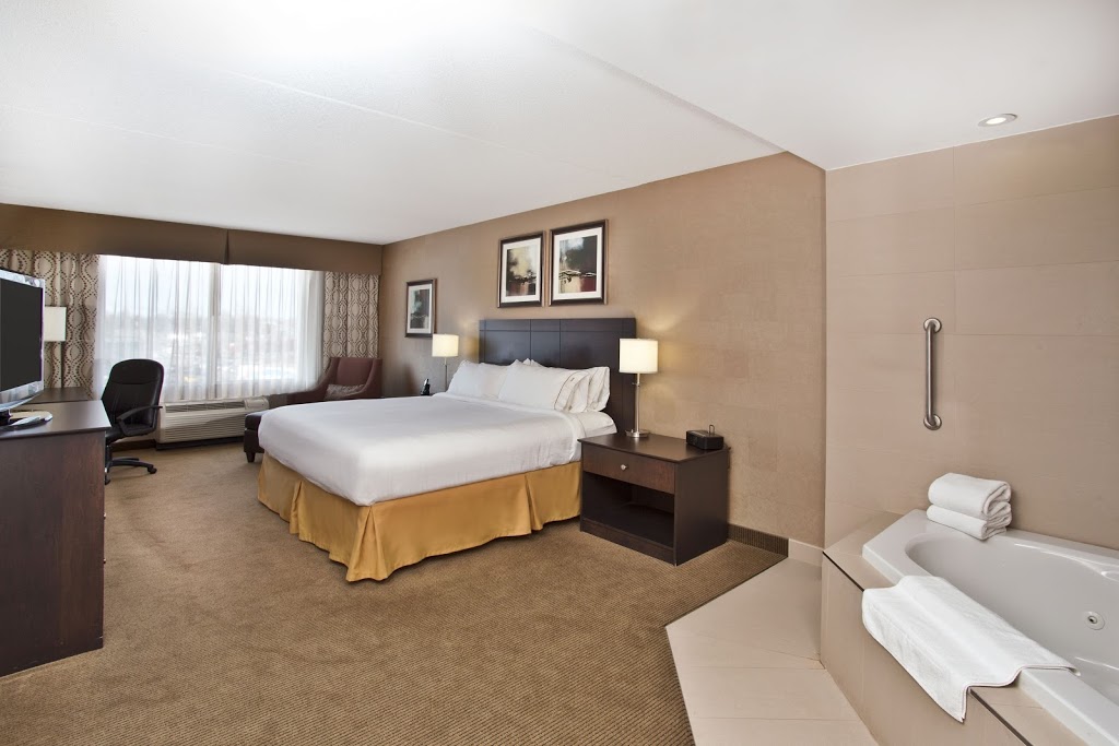 Holiday Inn Express & Suites Kingston | 11 Benson St, Kingston, ON K7K 5W2, Canada | Phone: (613) 546-3662