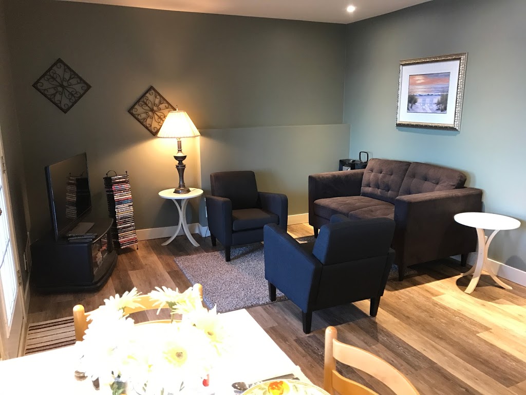 Red Haven Retreat Vacation Suites | 5803 Atkinson Crescent, Peachland, BC V0H 1X4, Canada | Phone: (250) 767-0137