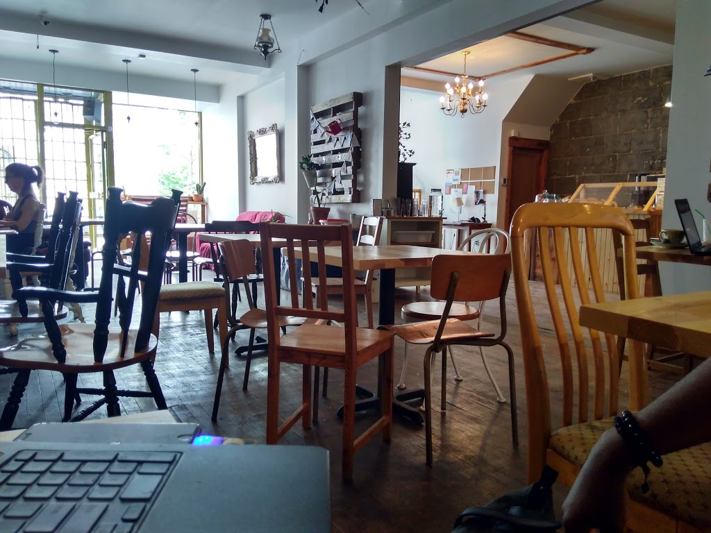 Coopérative Rond-Point, café autogéré | 3213 Rue Ontario E, Montréal, QC H1W 1P3, Canada | Phone: (438) 387-3778