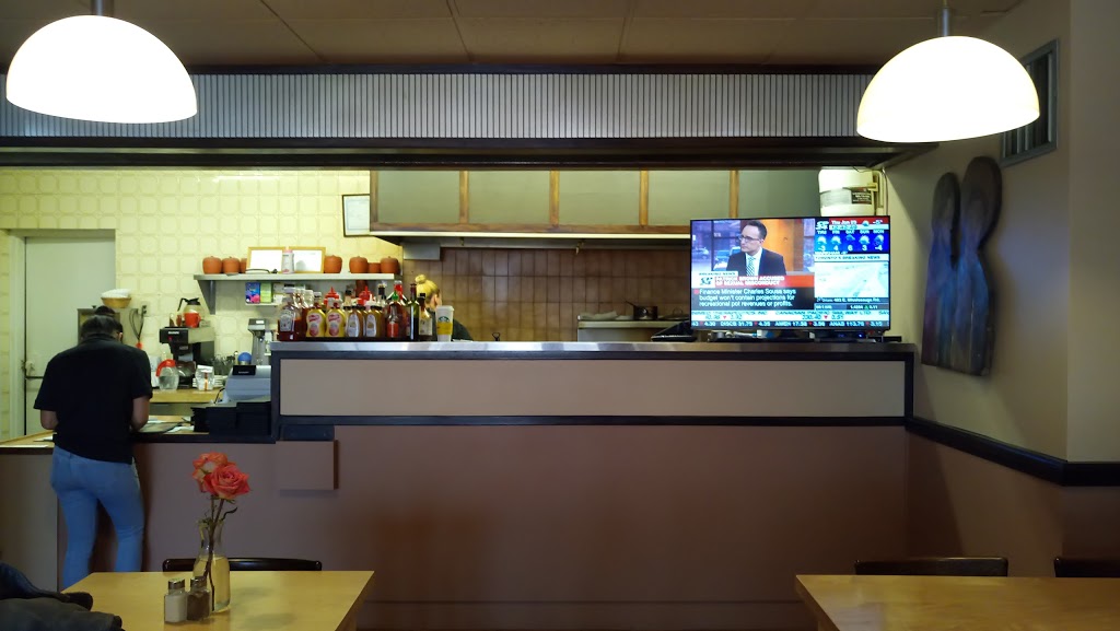 Vs Schnitzel House | 448 Browns Line, Etobicoke, ON M8W 3T9, Canada | Phone: (416) 255-3179