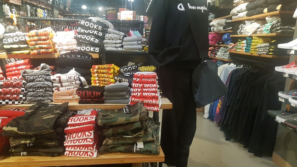 Zumiez | 17600 Yonge St SUITE E25, Newmarket, ON L3Y 4Z1, Canada | Phone: (905) 853-9019