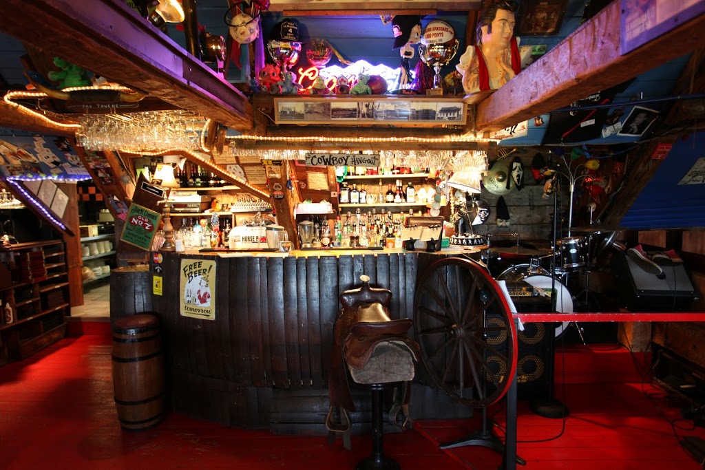 La Maison du Bootlegger | 110 Rang du Ruisseau des Frenes, La Malbaie, QC G5A 2C8, Canada | Phone: (418) 439-3711