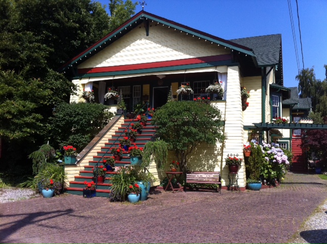 Clairs Bed & Breakfast by Elevate Rooms | 4919 48 Ave & Bridge St, Delta, BC V4K 1V4, Canada | Phone: (604) 940-8867