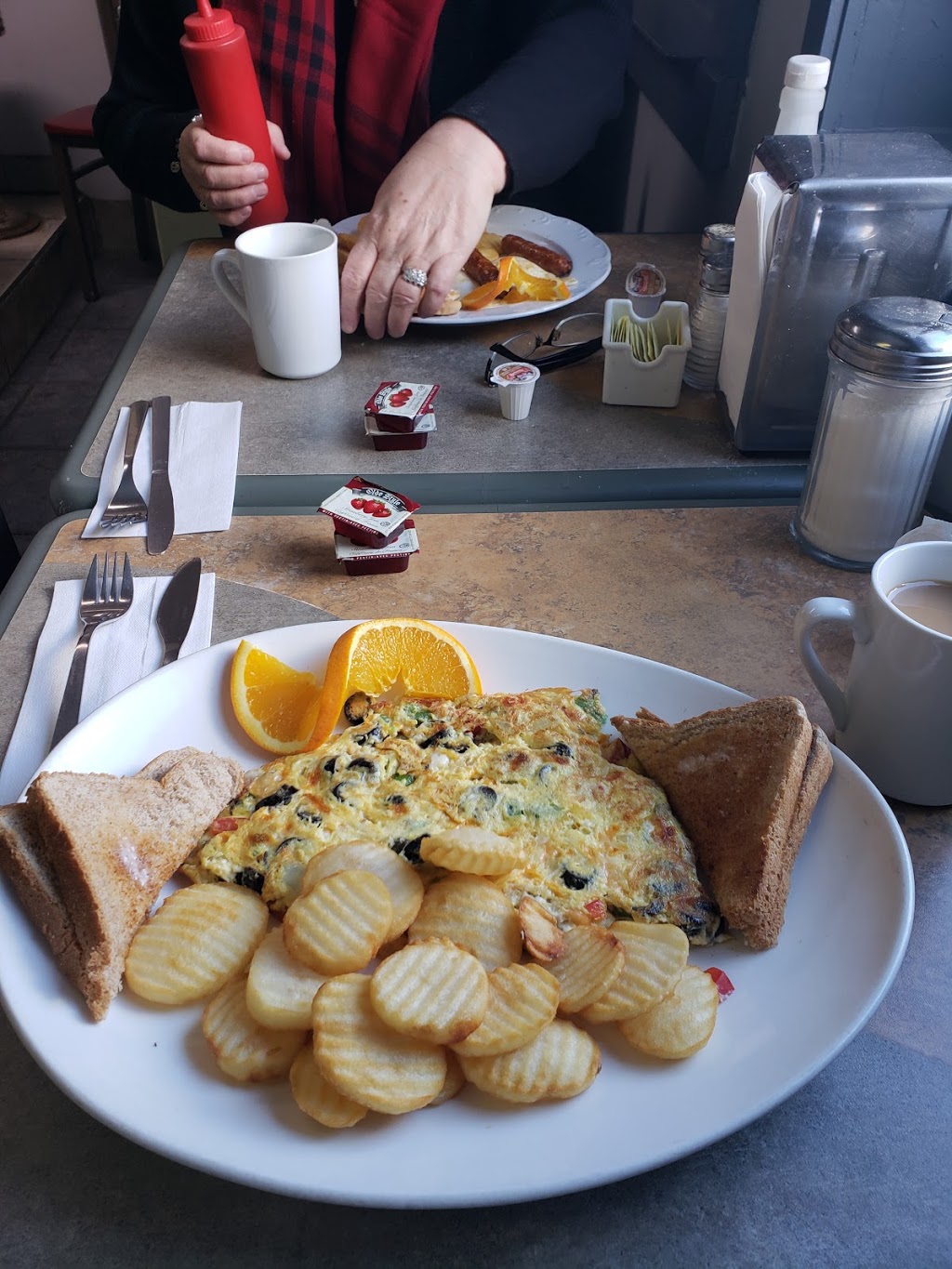 B & B Snack Bar | 529 Pall Mall St, London, ON N5Y 2Z5, Canada | Phone: (519) 433-9719