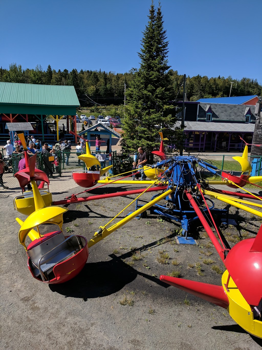 Au Pays Des Merveilles | 3795 Chemin de la Savane, Sainte-Adèle, QC J8B 2H4, Canada | Phone: (450) 229-3141