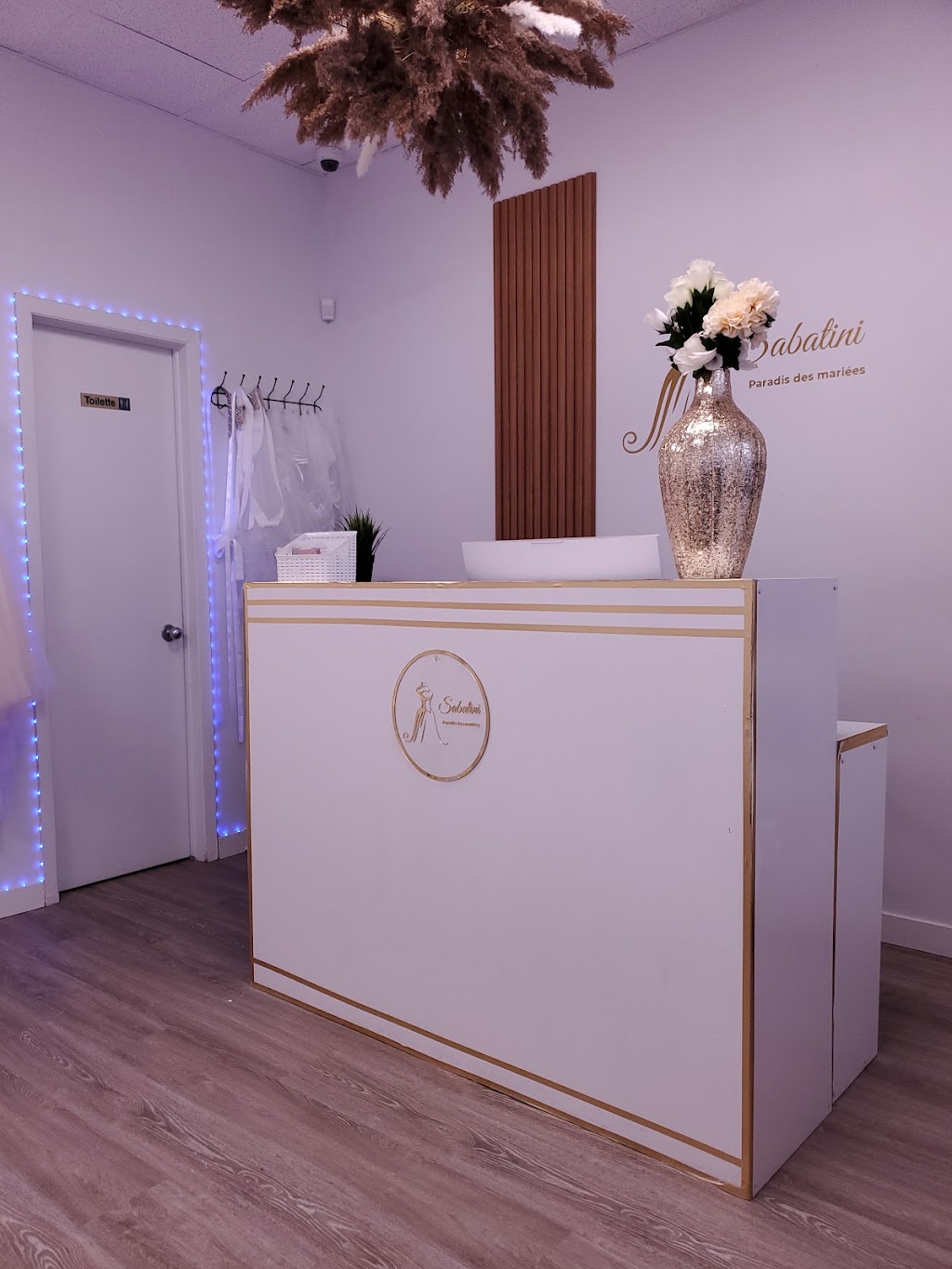 sabatini paradis des mariées | 5333 Bd Laurier #114, Terrebonne, QC J7M 1W1, Canada | Phone: (450) 325-1165