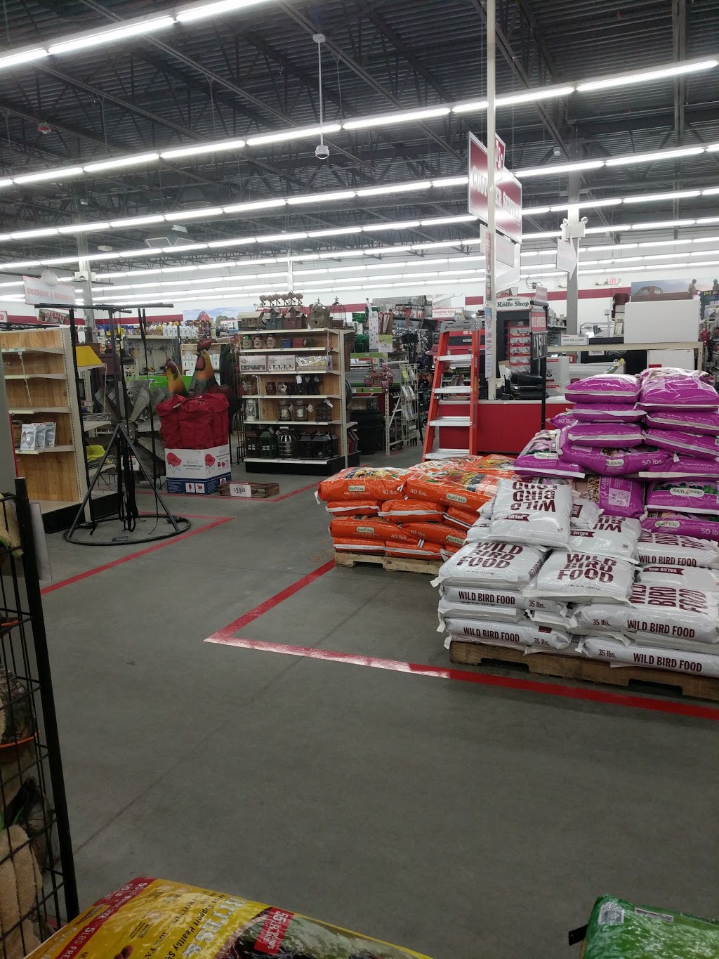 Tractor Supply Co. | 124 Commerce Way, Newport, VT 05855, USA | Phone: (802) 334-2944