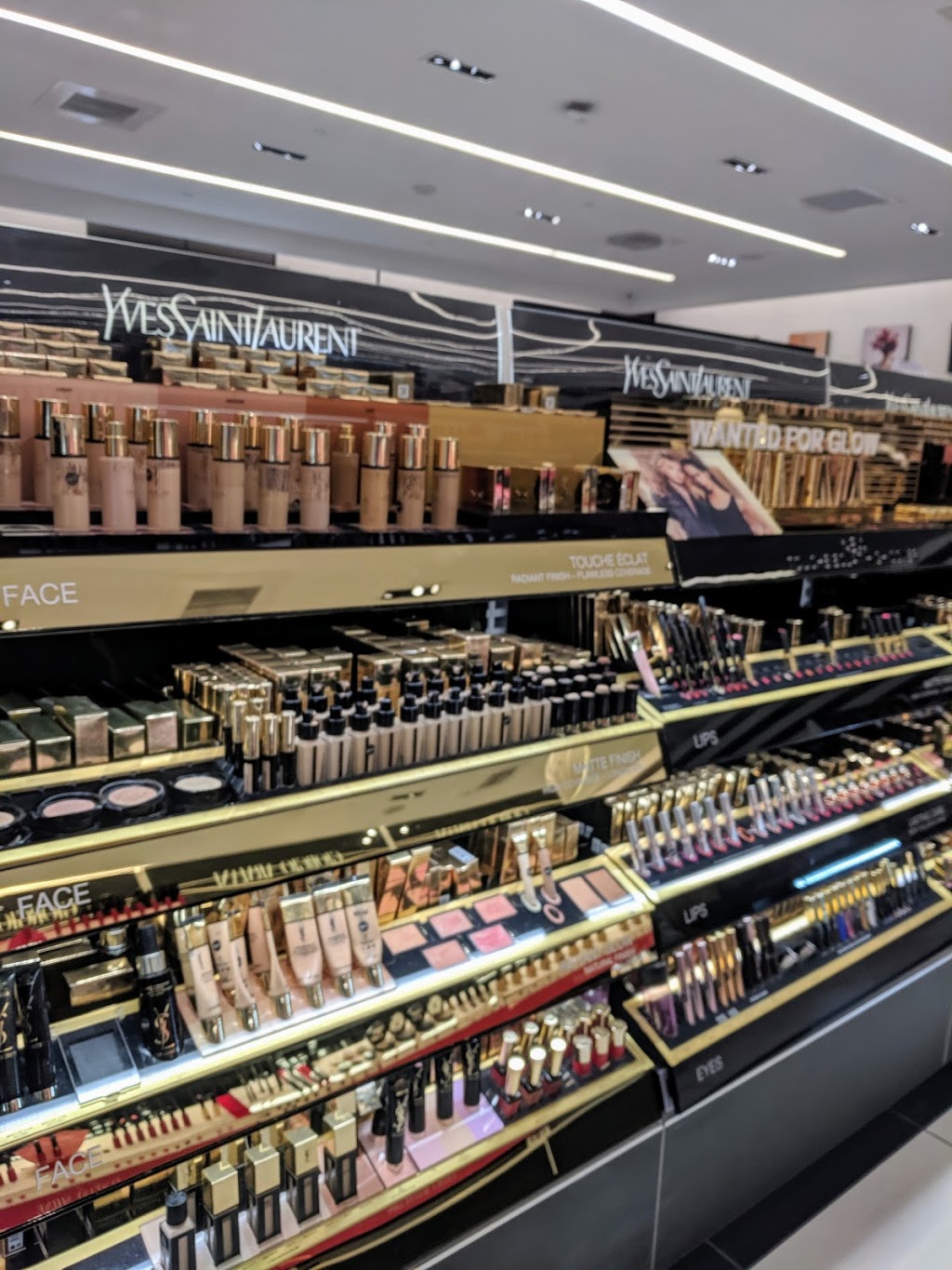SEPHORA | 25 The West Mall Unit #1210, Toronto, ON M9C 1B8, Canada | Phone: (416) 621-6700