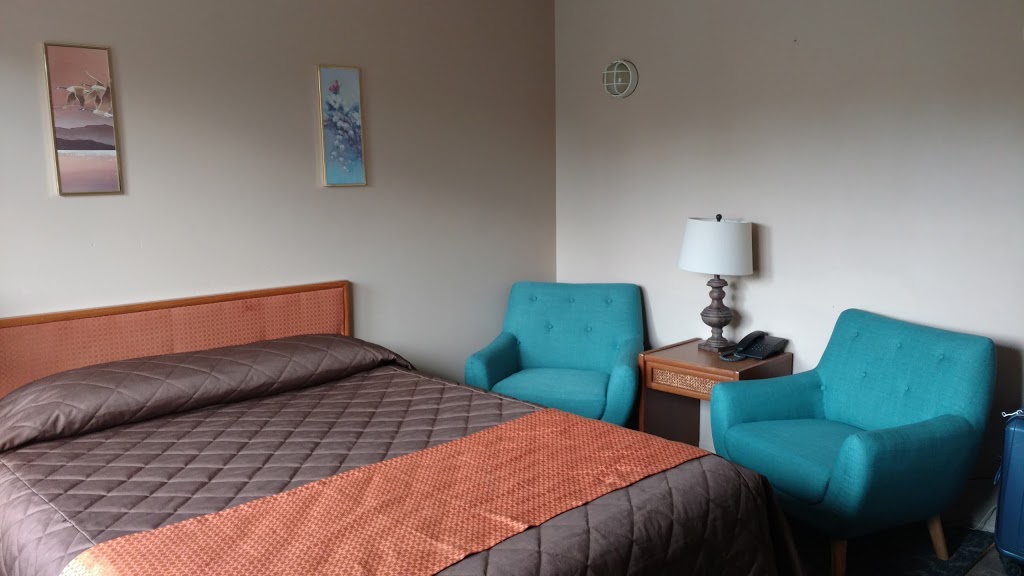 Bowmont Motel | 80 Riverside Dr, Penticton, BC V2A 5Y3, Canada | Phone: (250) 490-0231