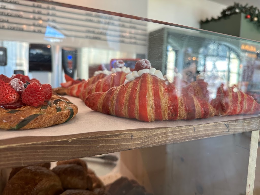 The Guides Pantry | 111 Lake Louise Dr, Lake Louise, AB T0L 1E0, Canada | Phone: (403) 522-3511