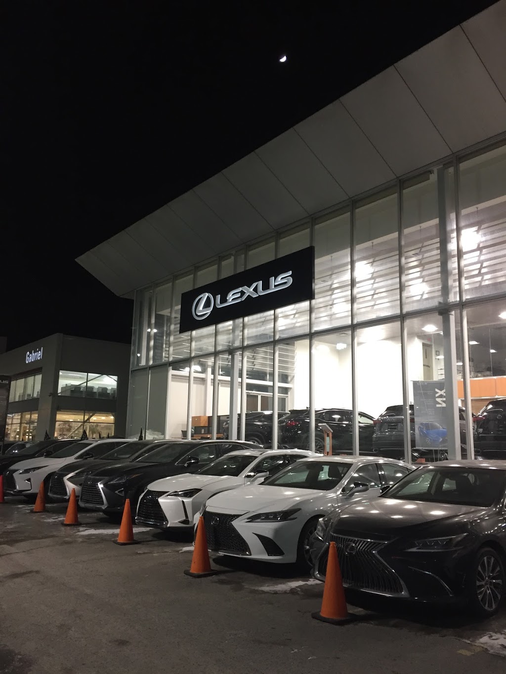 Lexus Gabriel St-Laurent | 3303 Chemin de la Côte-de-Liesse, Saint-Laurent, QC H4N 3C2, Canada | Phone: (514) 747-7777