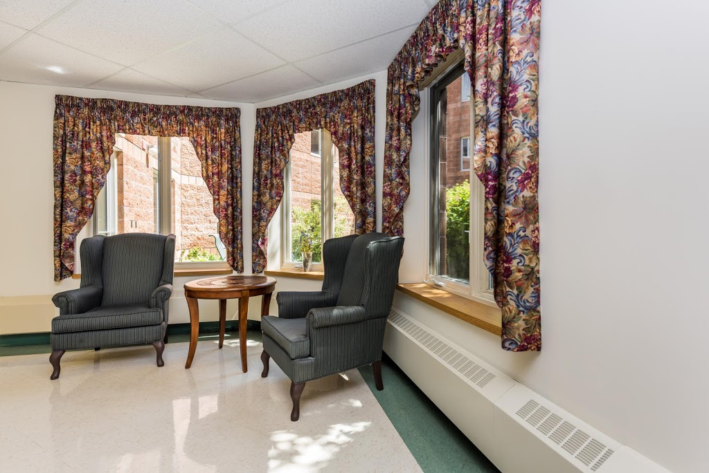 Roberta Place Long Term Care | 503 Essa Rd, Barrie, ON L4N 9E4, Canada | Phone: (705) 733-3231