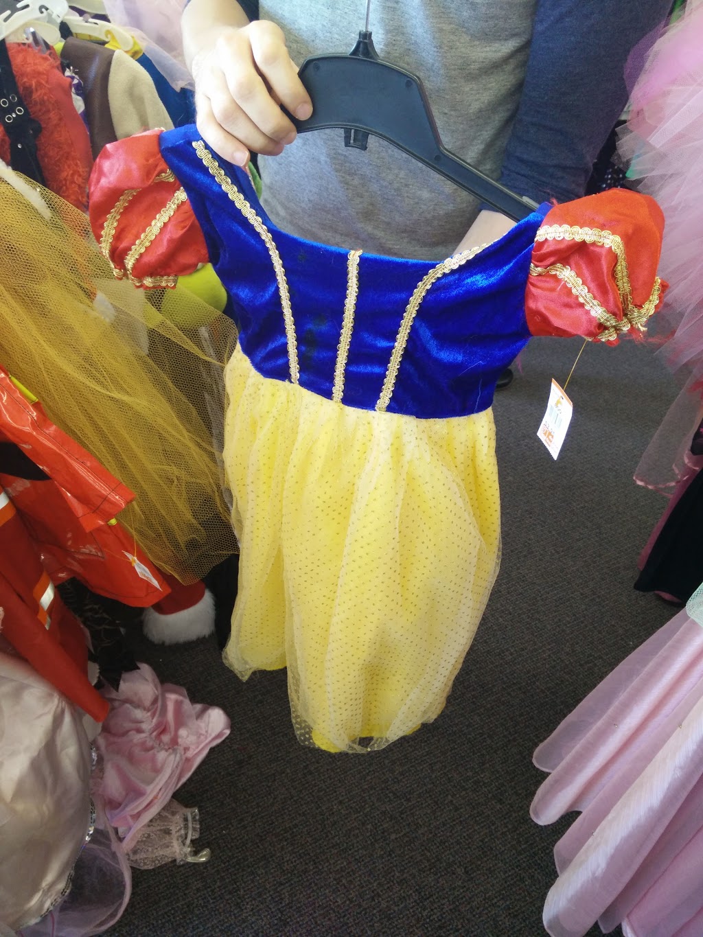 Goodwill Retail Store & Community Donation Centre | 4051 New St, Burlington, ON L7L 1S8, Canada | Phone: (905) 333-8989