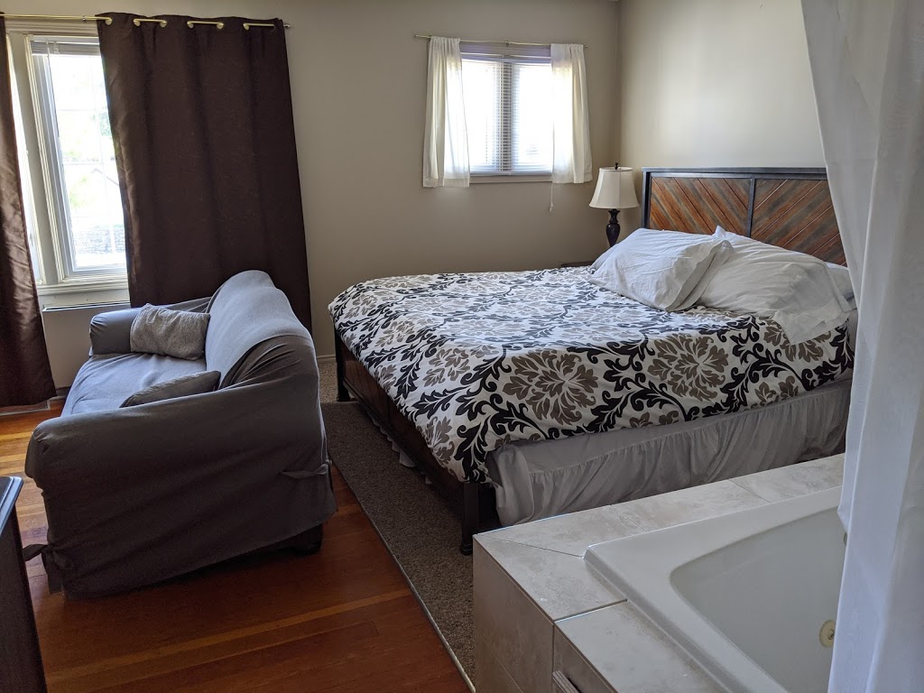 The Bobcaygeon Inn | 31 Main St, Bobcaygeon, ON K0M 1A0, Canada | Phone: (705) 738-5433
