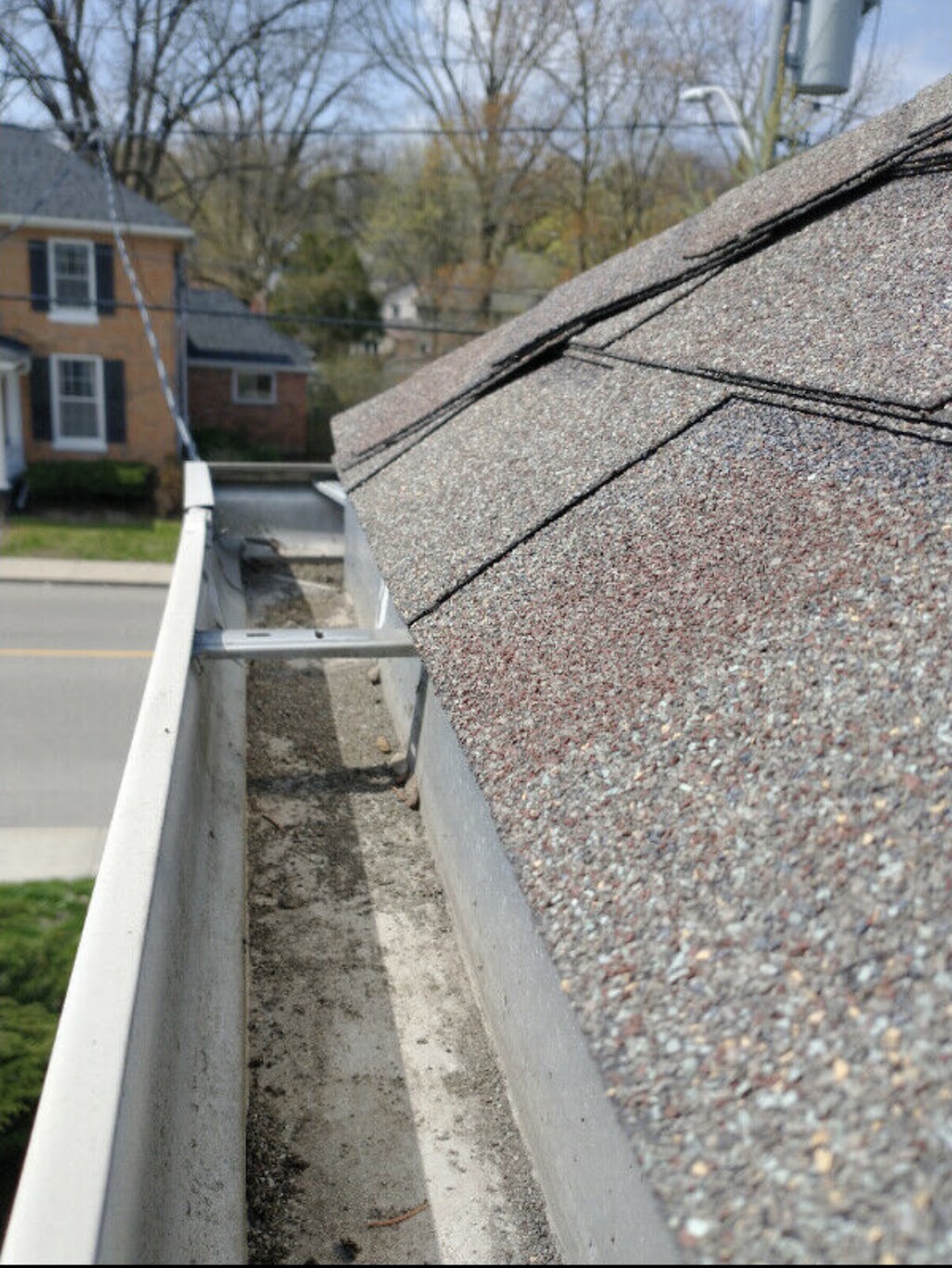 Eavestrough Cleaning & Repair | 190 Mausser Ave, Kitchener, ON N2M 3K7, Canada | Phone: (519) 635-2375