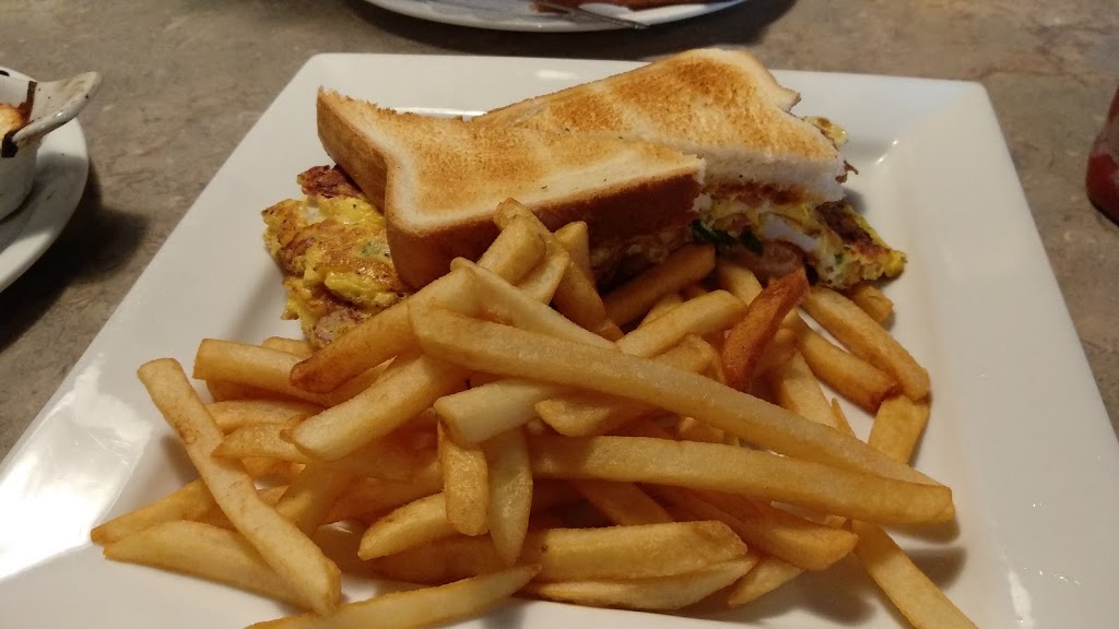 Papus Restaurant | 399 Centre St, Regina Beach, SK S0G 4C0, Canada | Phone: (306) 729-7272