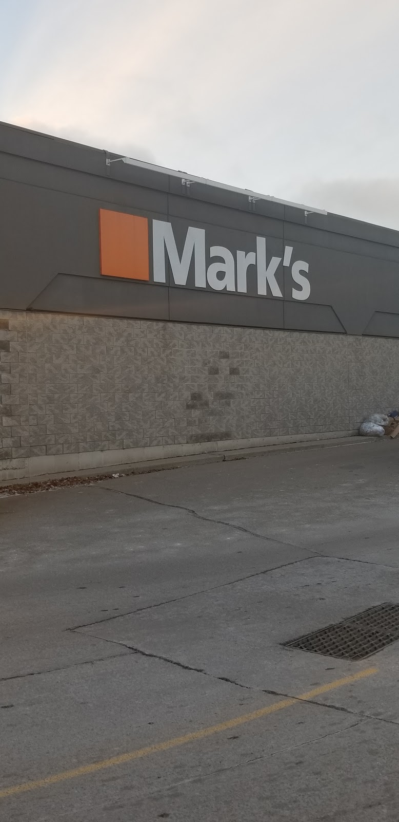 Marks | 17820 Yonge St B1, Newmarket, ON L3Y 8S1, Canada | Phone: (905) 895-7707