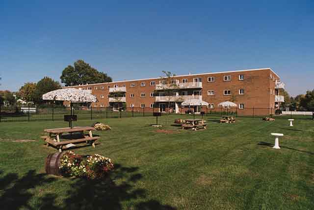 High Park Apartments | 755 Roger St, Sarnia, ON N7S 2S8, Canada | Phone: (519) 344-6124