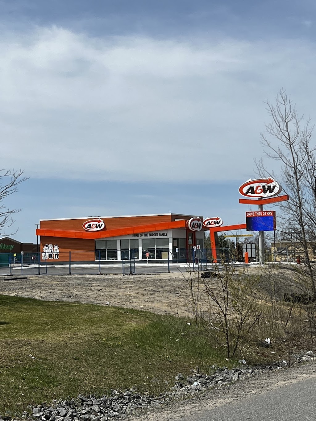 A&W Canada | 110 Fountain Street, Gravenhurst, ON P1P 0H3, Canada | Phone: (705) 684-9900