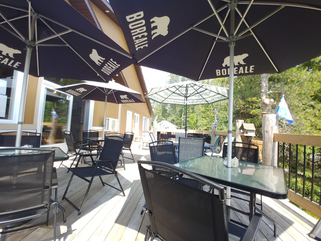 Hébergement chez le diable | 5888 Rue Principale, Saint-Zénon, QC J0K 3N0, Canada | Phone: (450) 421-6172