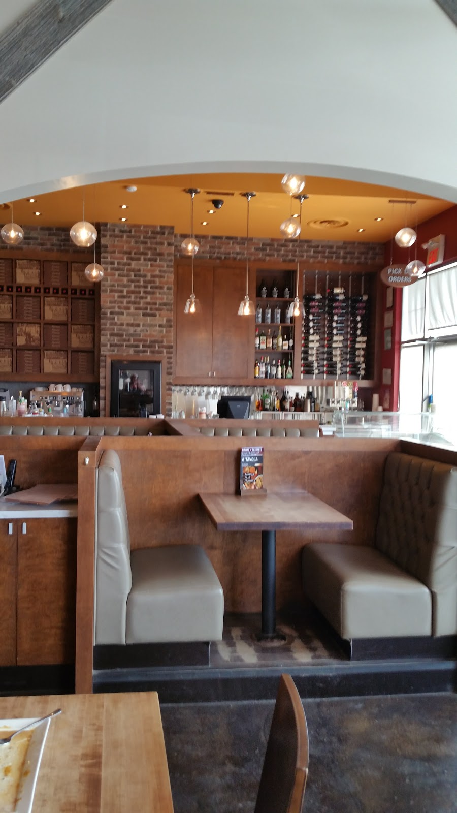 Famoso Neapolitan Pizzeria | 131 Century Crossing # 200, Spruce Grove, AB T7X 0C8, Canada | Phone: (780) 571-1185