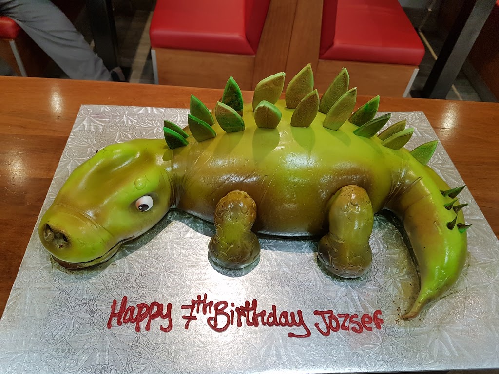 La Novita Bakery | 25 John St, Mississauga, ON L5A 1Y5, Canada | Phone: (905) 279-7557