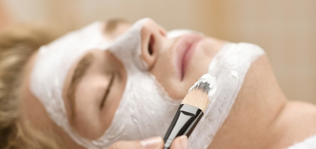Clinique dermessence | 2381 Rue Principale O #110, Magog, QC J1X 0J4, Canada | Phone: (819) 847-2417