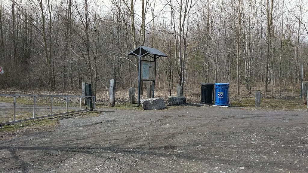 Harold S Bradshaw Memorial Park | 510-590 Chantler Rd, Welland, ON L3B 5N8, Canada