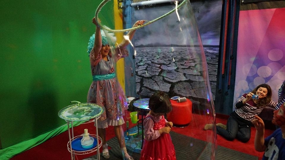 Malvina Bubble Show | 370 Dixon Rd, Toronto, ON M9R 1T2, Canada | Phone: (647) 229-8021