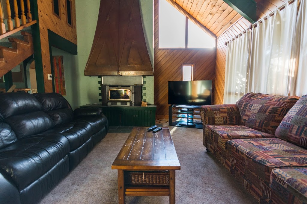 ChaletatBlue | 148 Campbell Crescent, The Blue Mountains, ON L9Y 0P9, Canada | Phone: (416) 704-7555