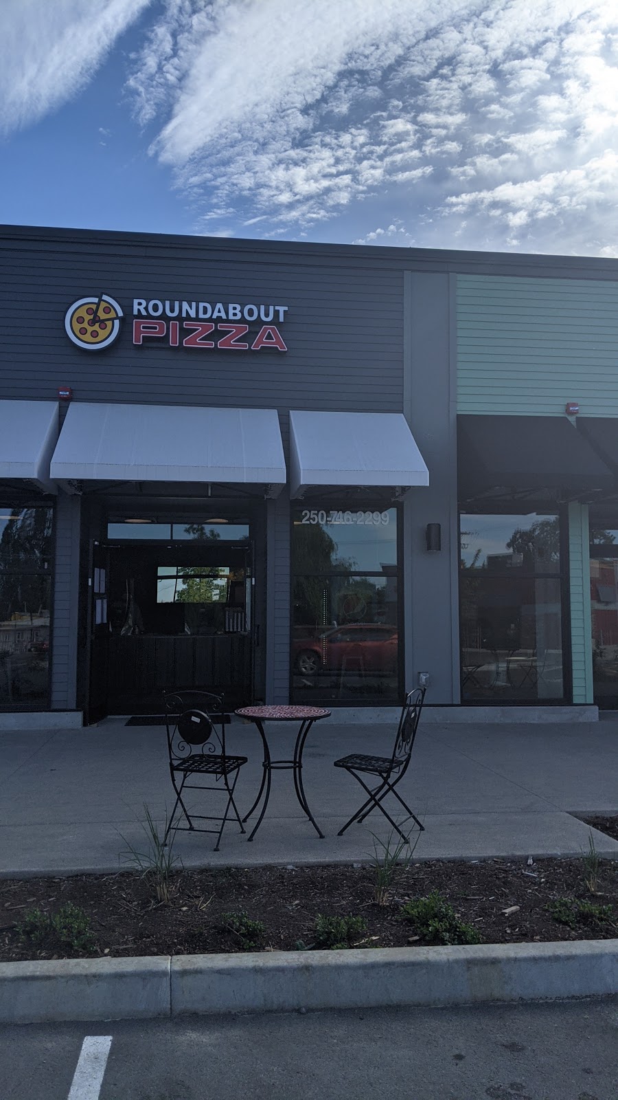 Roundabout Pizza | 3292 Cowichan Lake Rd #104, Duncan, BC V9L 4C1, Canada | Phone: (250) 746-2299