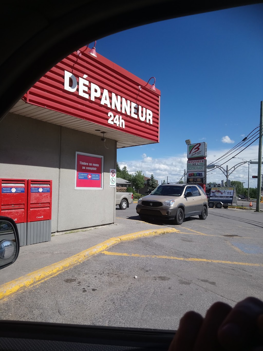 Restaurant Bouffe et Plus Ste-Genevieve & Dépanneur | 884 Boul. Sainte-Geneviève, Chicoutimi, QC G7G 2G2, Canada | Phone: (418) 543-1177
