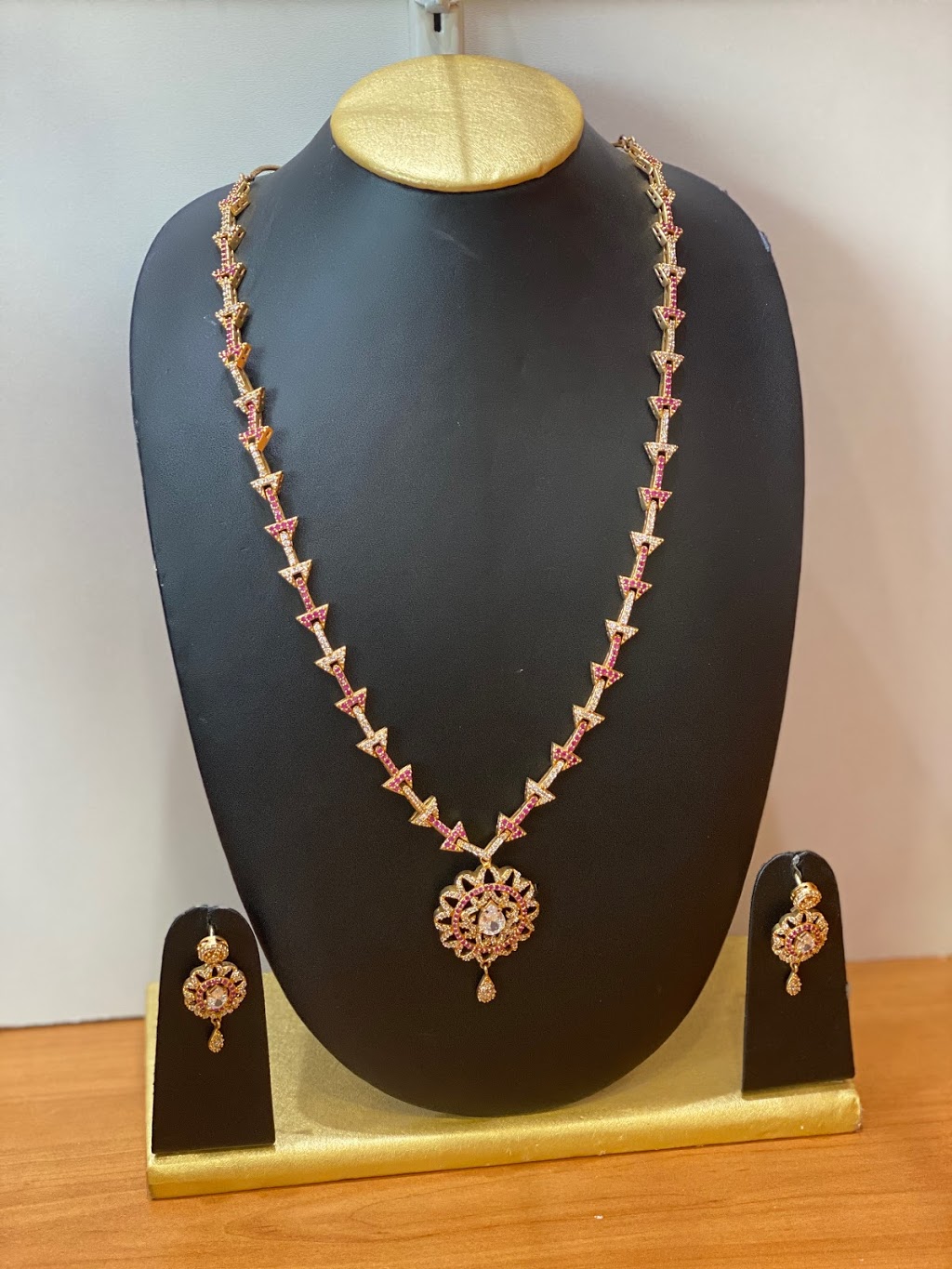 Myuraa Jewellers | 2653 Eglinton Ave E, Scarborough, ON M1K 2S2, Canada | Phone: (416) 264-9000