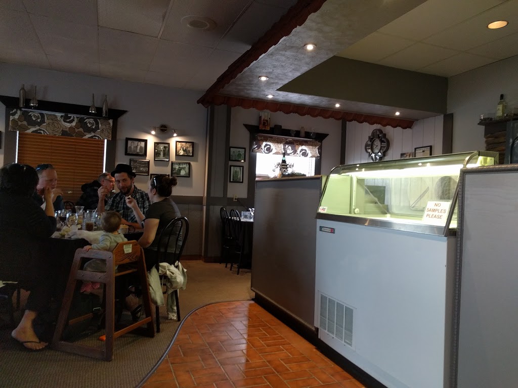Papa Carlo Pizzeria & Gelati | 5759 Hwy 9 #200, Lockport, MB R1A 2T7, Canada | Phone: (204) 757-4330
