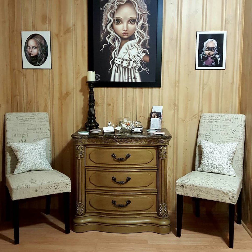 Vixens Beauty Den | 298 Nelson St, Barrie, ON L4M 4L1, Canada | Phone: (705) 716-1336