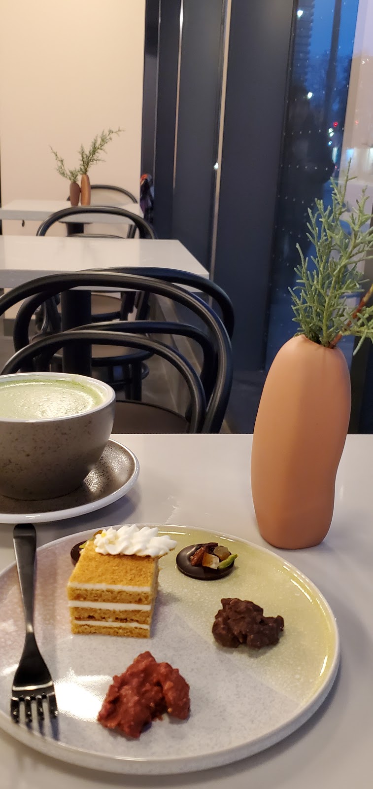 Le Beau | 665 Dundas St E, Toronto, ON M5A 2C1, Canada | Phone: (416) 777-1770