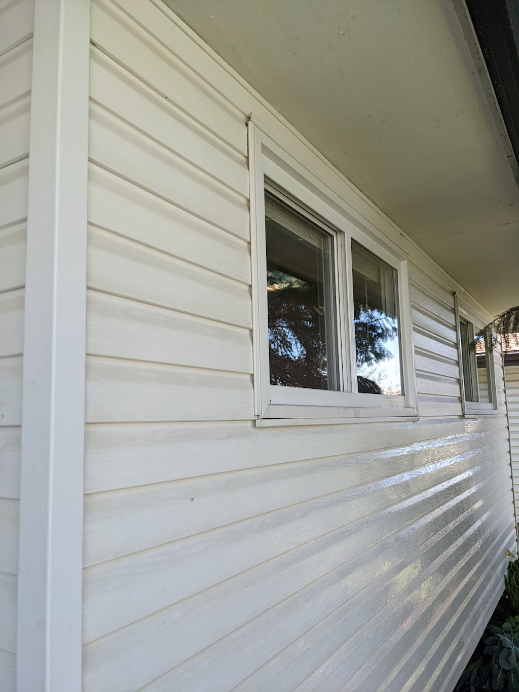 EZClean Window Cleaning | 274 Douglas Glen Blvd SE, Calgary, AB T2Z 2M8, Canada | Phone: (587) 429-7474