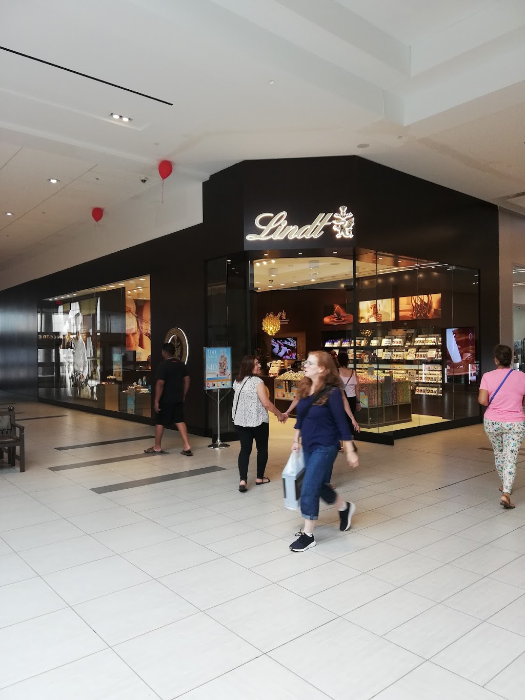 American Eagle Outfitters | 550 King St N Unite E12, Waterloo, ON N2L 5W6, Canada | Phone: (519) 886-6949