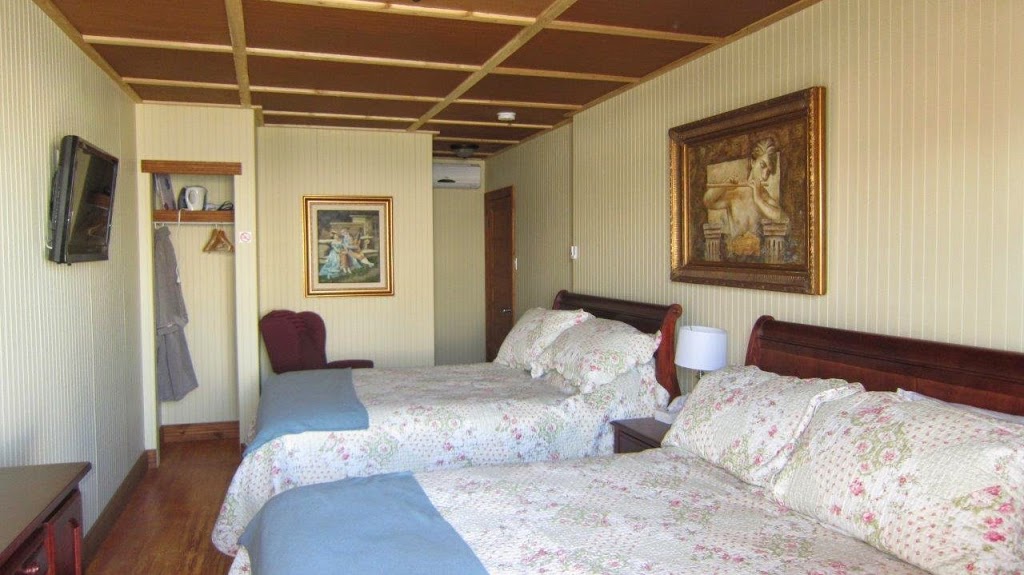 AUBERGE LE FOUR À PAIN | 968 Rue Principale, Petite-Rivière-Saint-François, QC G0A 2L0, Canada | Phone: (418) 632-5550
