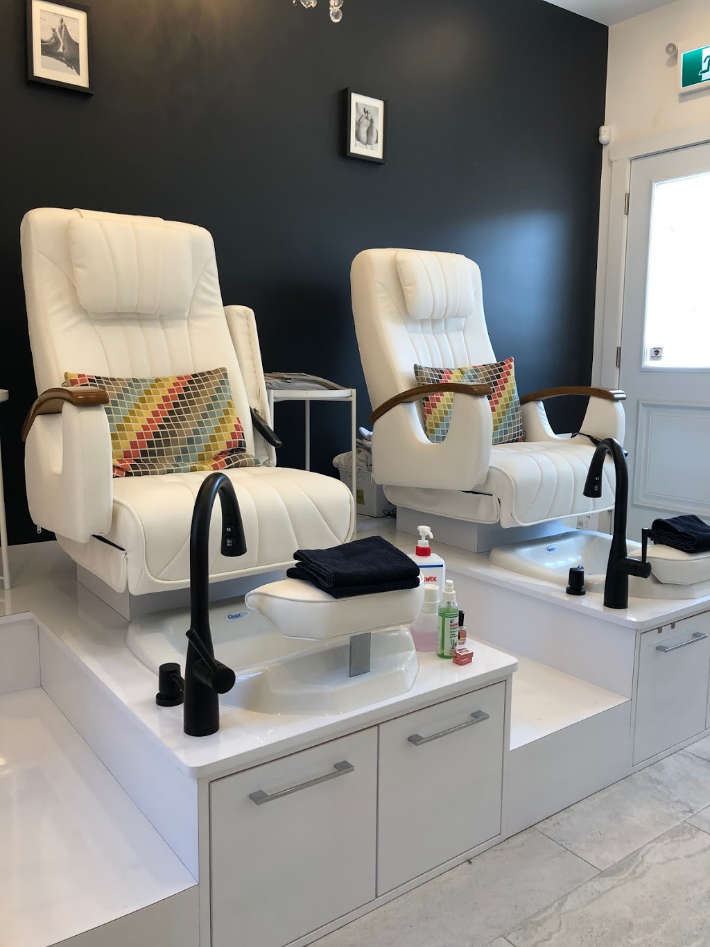 Viva Aesthetics | 1 Cross St, Dundas, ON L9H 2R3, Canada | Phone: (905) 628-8804