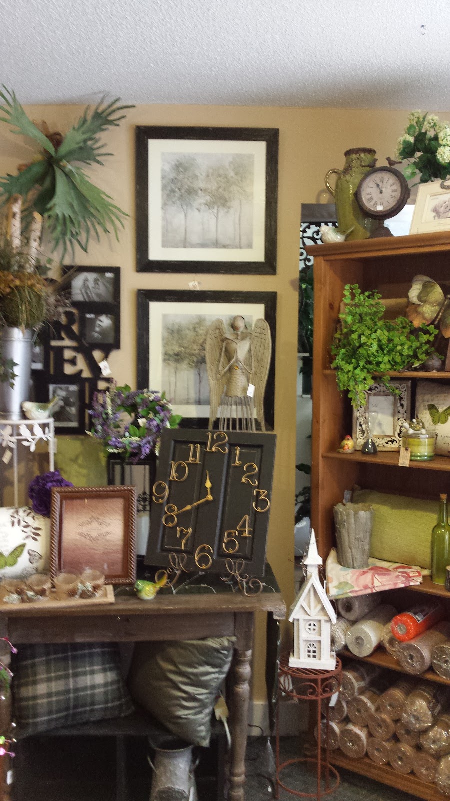 Country Creations Of Mt. Forest | 125 Queen St E, Mount Forest, ON N0G 2L2, Canada | Phone: (519) 323-9981
