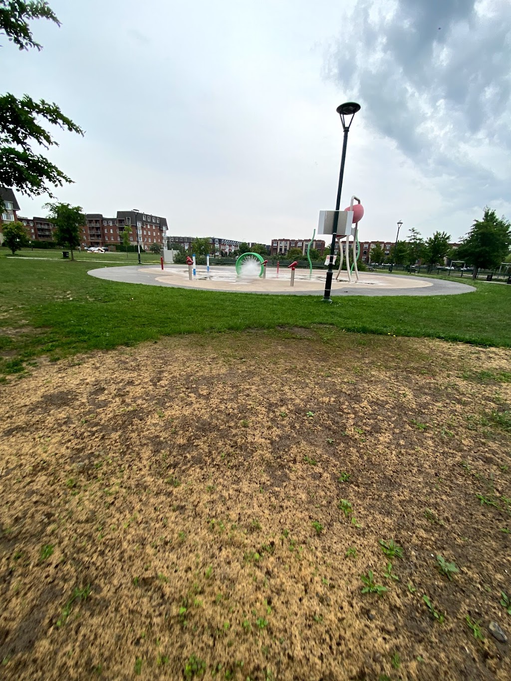 Philippe-Laheurte Park | 3035 Av. Ernest - Hemingway, Saint-Laurent, QC H4R 0A9, Canada | Phone: (438) 922-4532