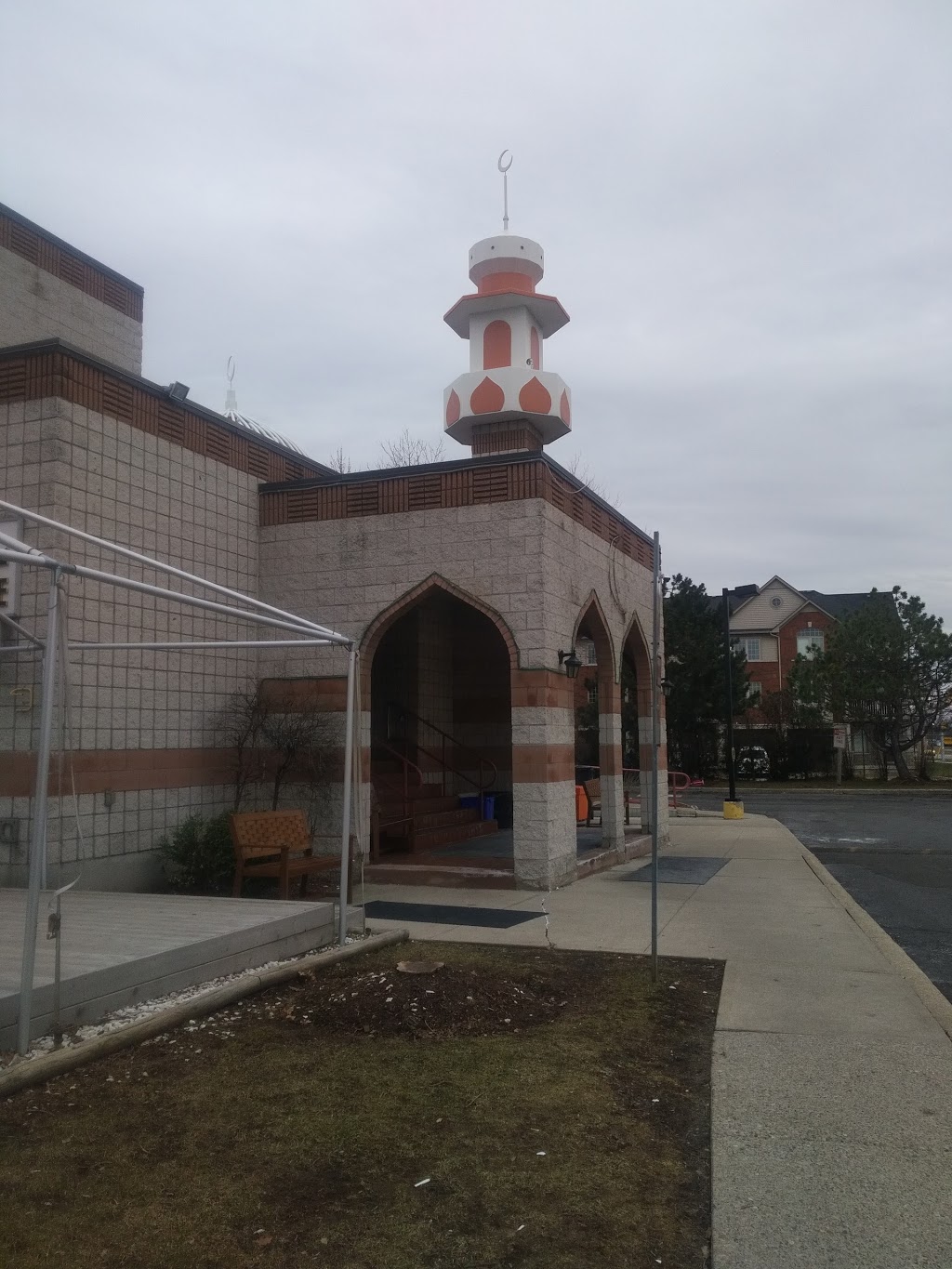 Halton Islamic Association | 4310 Fairview St, Burlington, ON L7L 4Y8, Canada | Phone: (905) 333-9856
