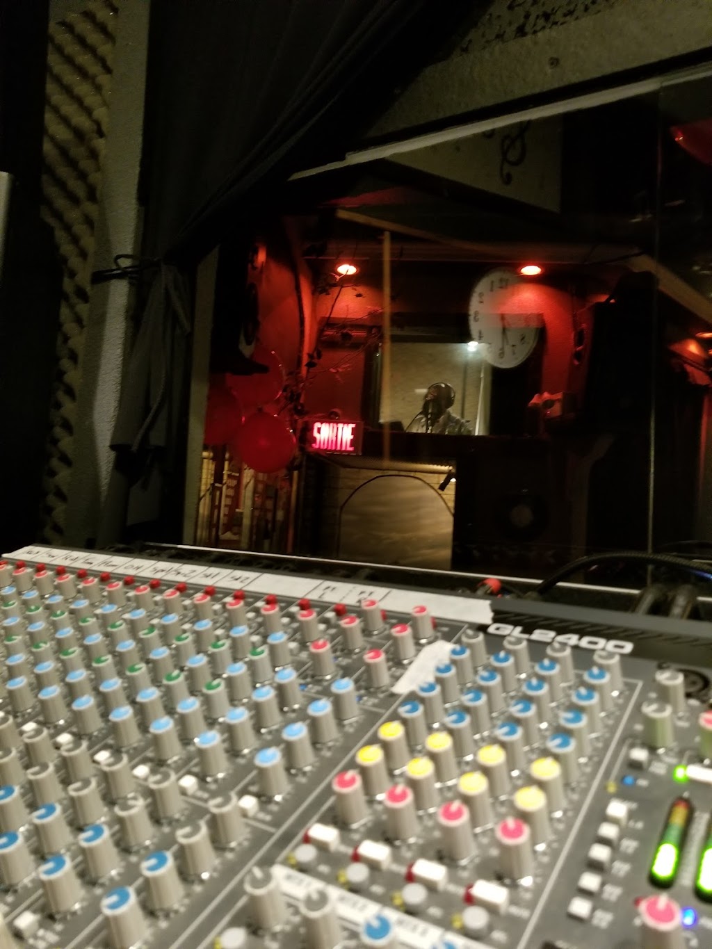 Studio 910 | 910 Bd Jarry, Laval, QC H7W 2W6, Canada | Phone: (450) 688-5633